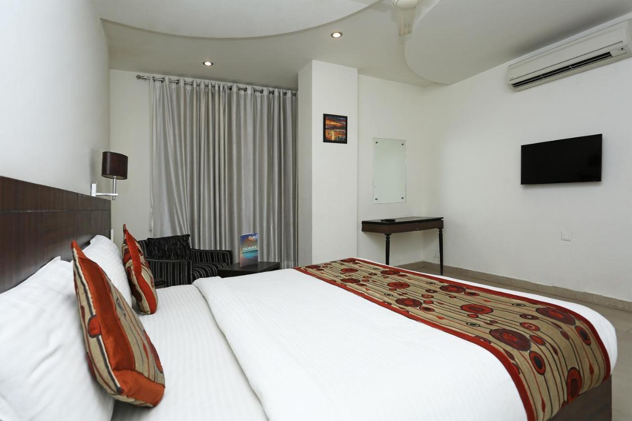 Capital O 3600 Hotel Royal Windsor Kāthgodām Εξωτερικό φωτογραφία