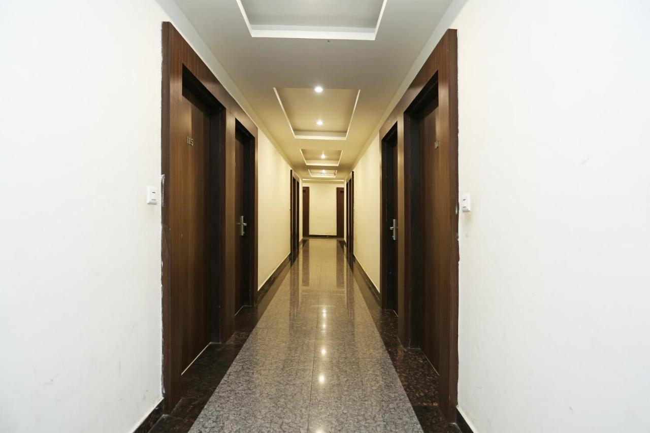 Capital O 3600 Hotel Royal Windsor Kāthgodām Εξωτερικό φωτογραφία