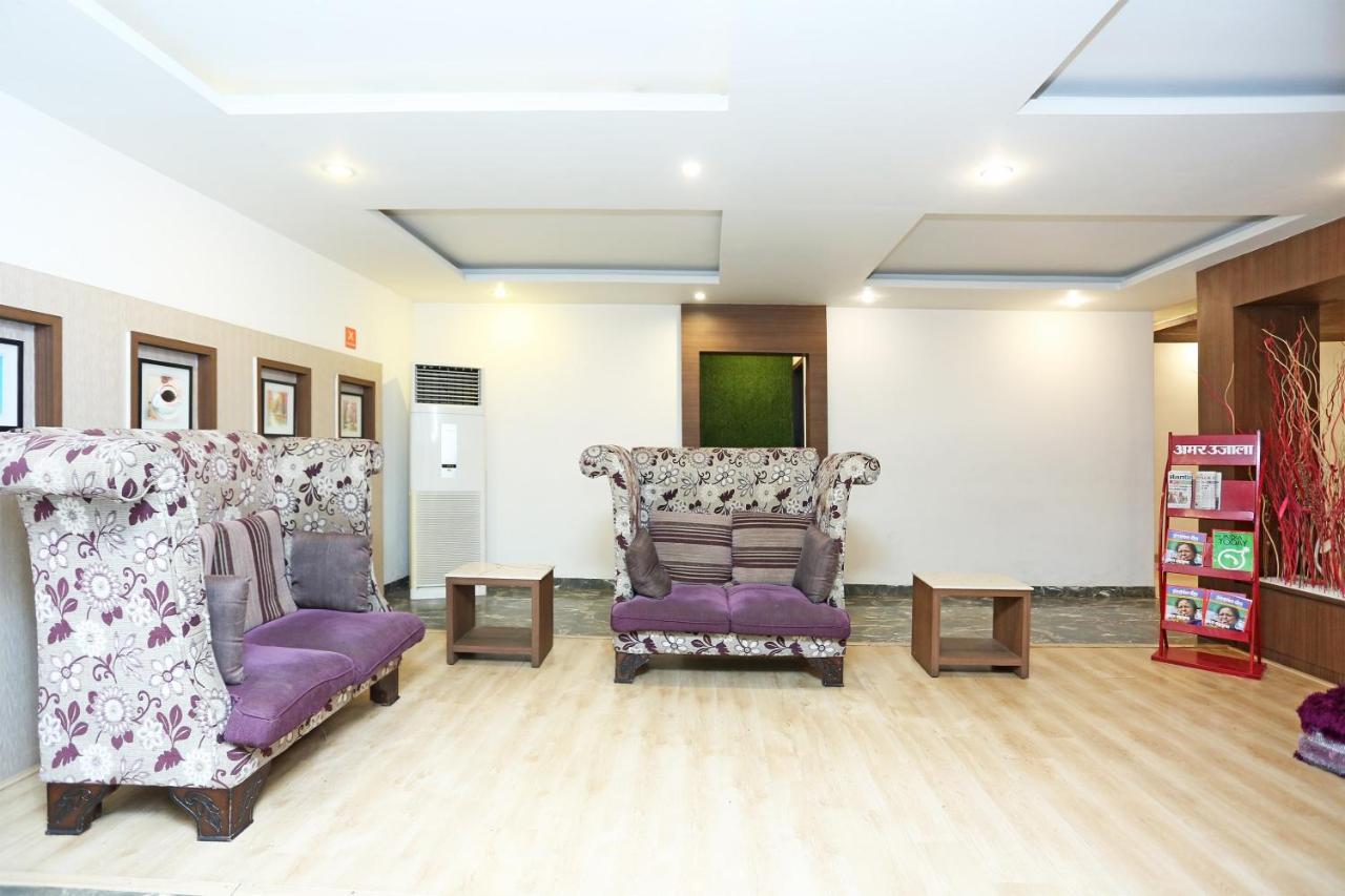 Capital O 3600 Hotel Royal Windsor Kāthgodām Εξωτερικό φωτογραφία