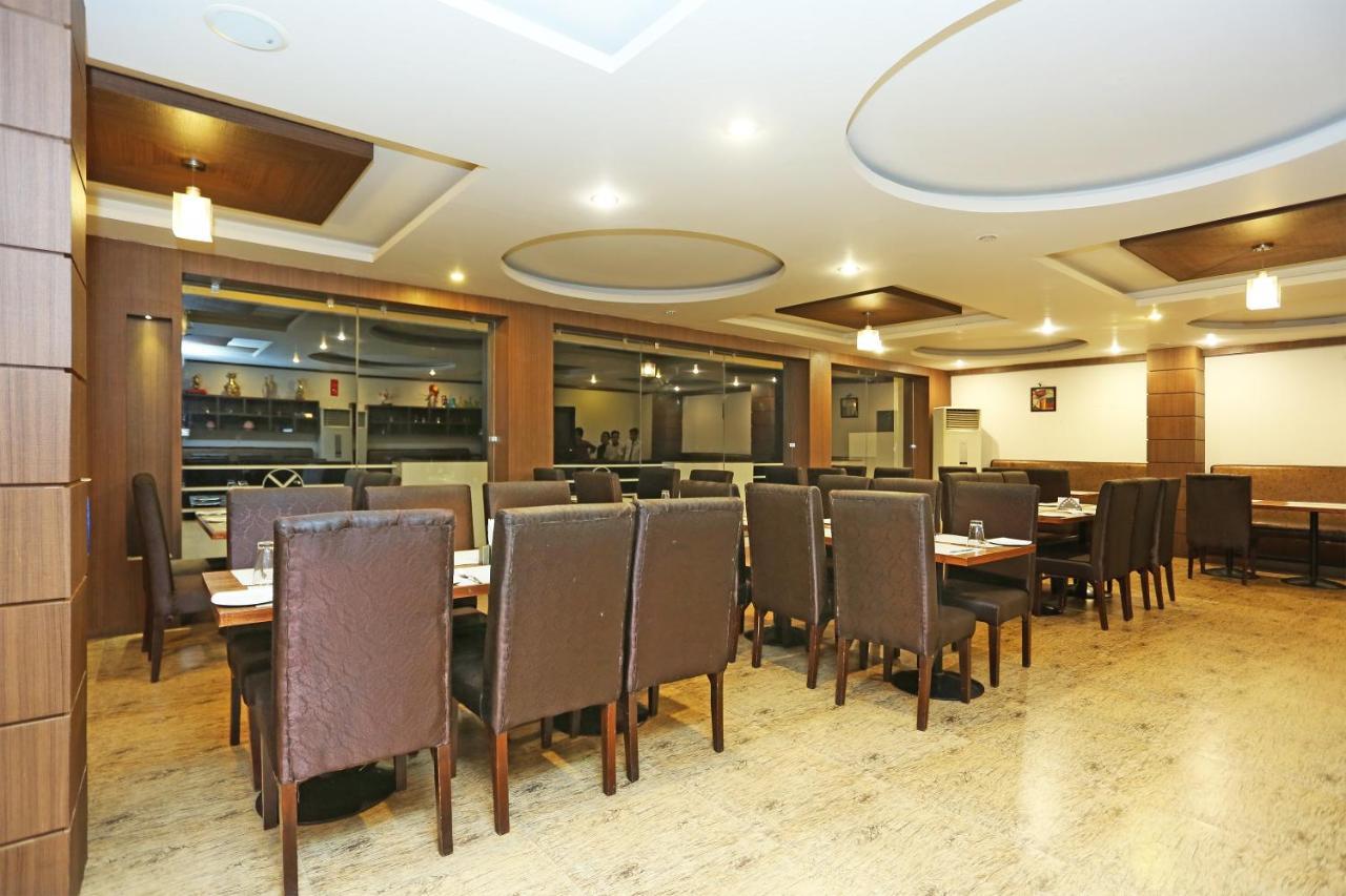 Capital O 3600 Hotel Royal Windsor Kāthgodām Εξωτερικό φωτογραφία