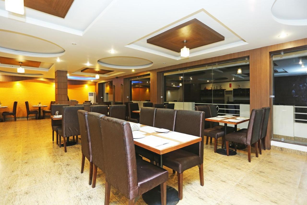 Capital O 3600 Hotel Royal Windsor Kāthgodām Εξωτερικό φωτογραφία